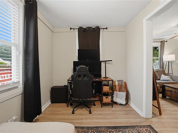 4th image of 2304 Elaine Ave
