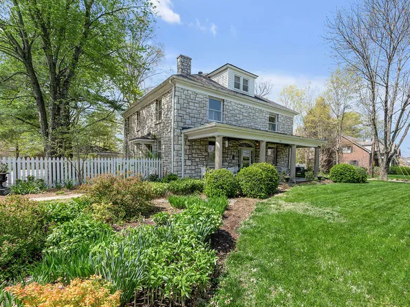 212 Elm St, Versailles, KY 40383