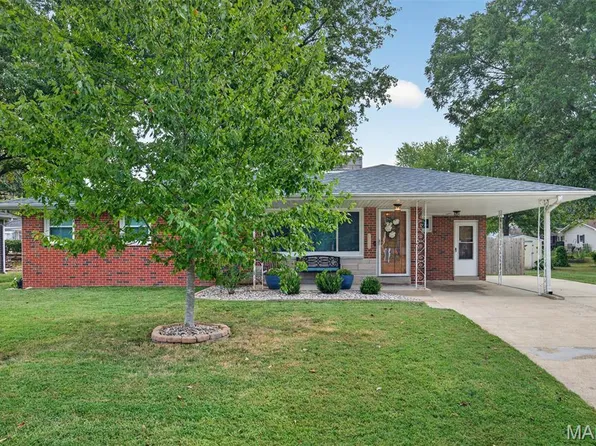 1505 Paradise Dr, Highland, IL 62249
