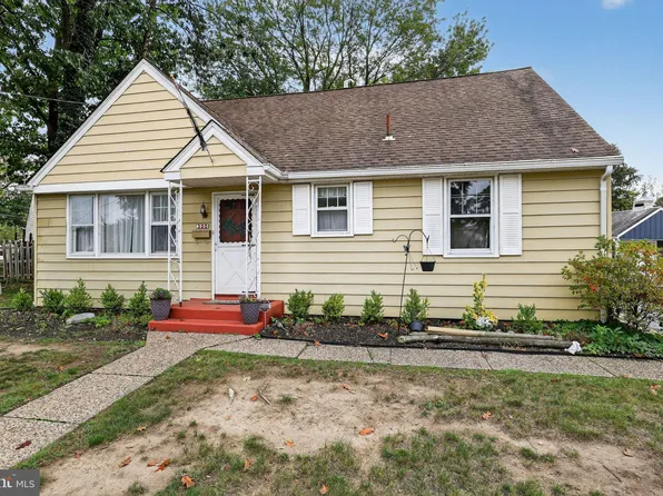 300 W Holly Ave, Oaklyn, NJ 08107