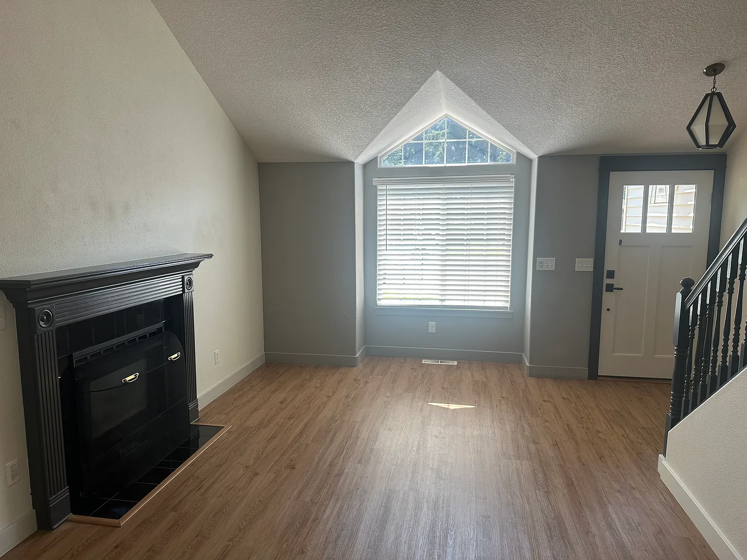 3 bed, 1647 sqft, $3,200 — Photo 4