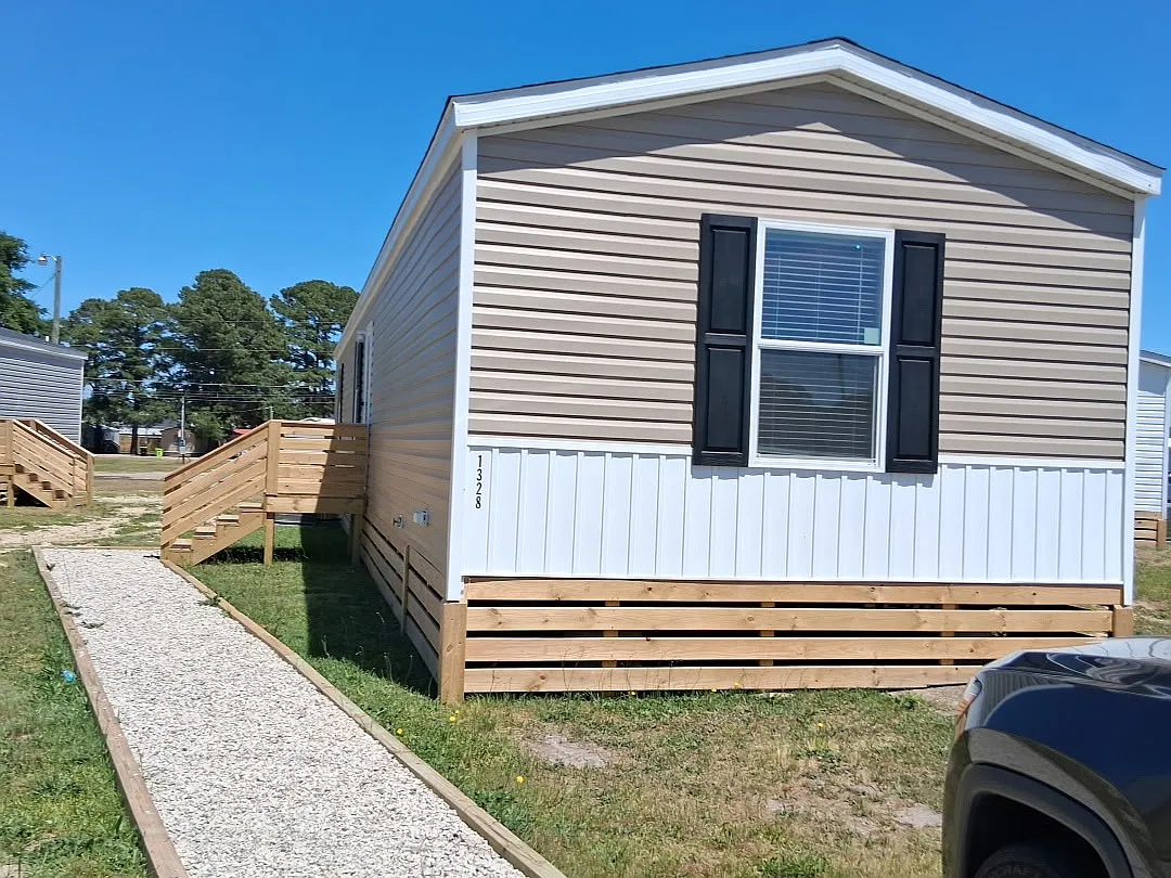 3 bed, 1672 sqft, $1,325 — Photo 2