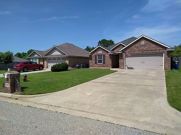 2nd image of 2117 Bradford Cir