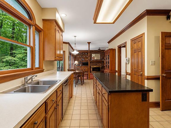 5th image of 225 Jansmith Ln