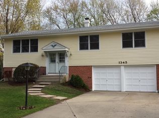 1345 Newcastle Ln, Hoffman Estates, IL 60169