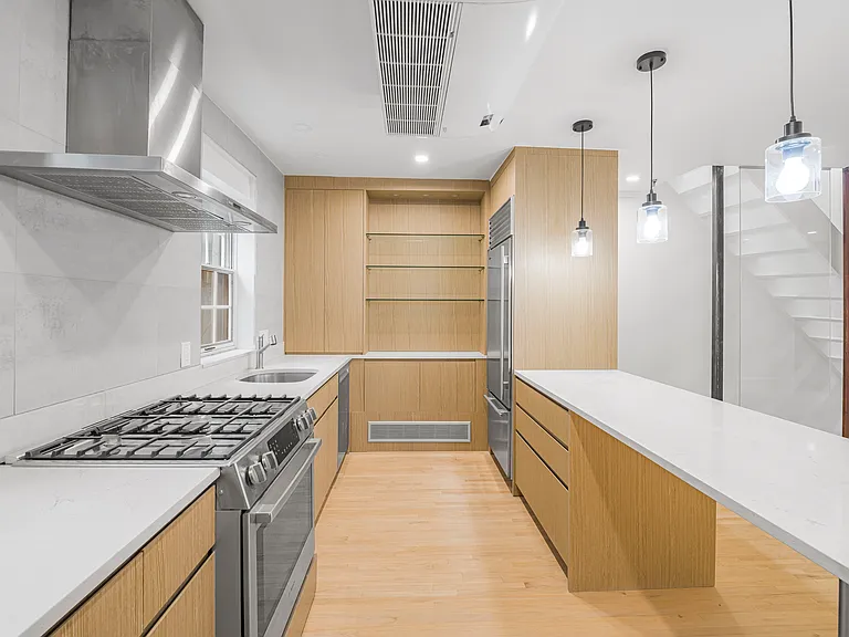 19 1st Ave #1 — Photo 8