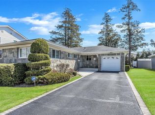 120 Grace St, Plainview, NY 11803