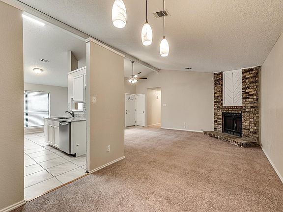 5th image of 1128 Hemlock Dr