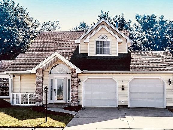 4th image of 586 Silverado Dr
