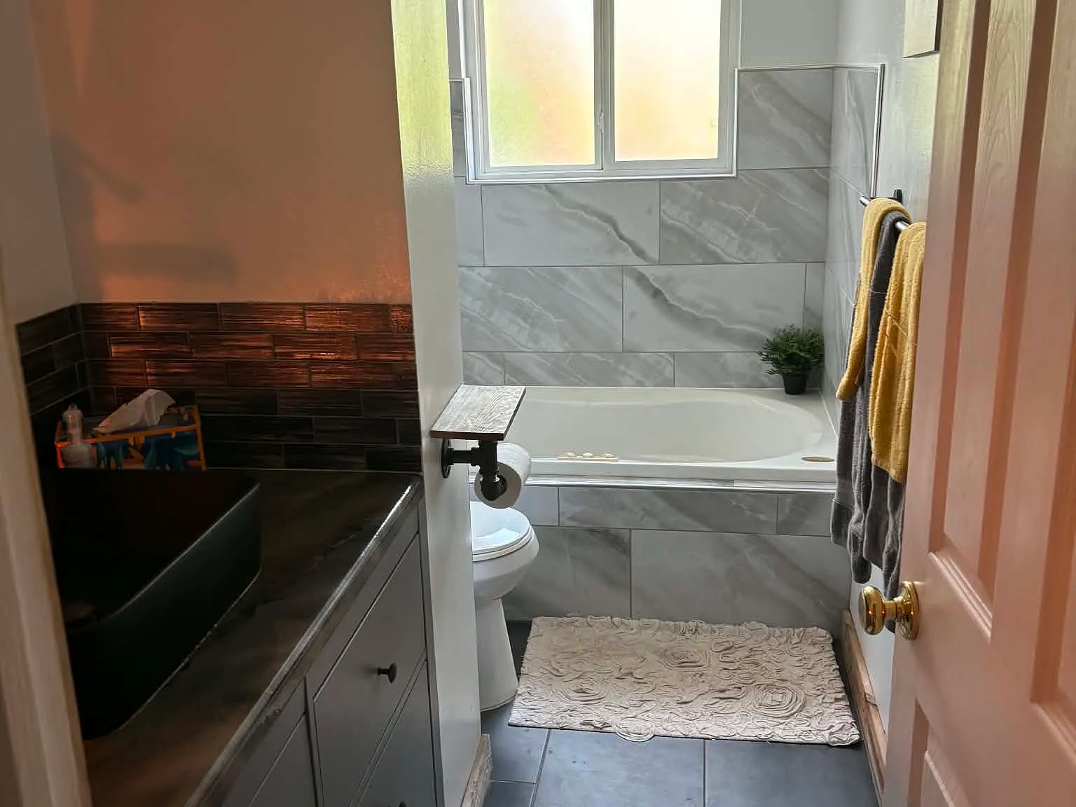 5 bed, 2850 sqft, $3,000 — Photo 2