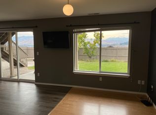 3950 NE Vista Del Ray Dr #B, East Wenatchee, WA 98802