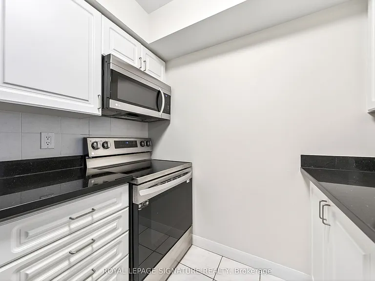 4968 Yonge St #712 — Photo 15