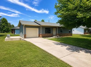 1301 E Oak St, Columbus, KS 66725