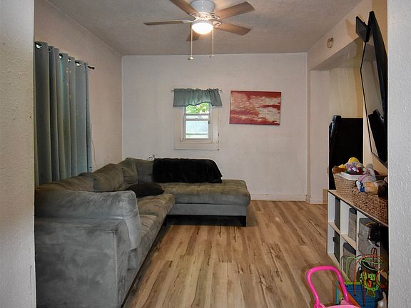 5th image of 1722 Chestnut St
