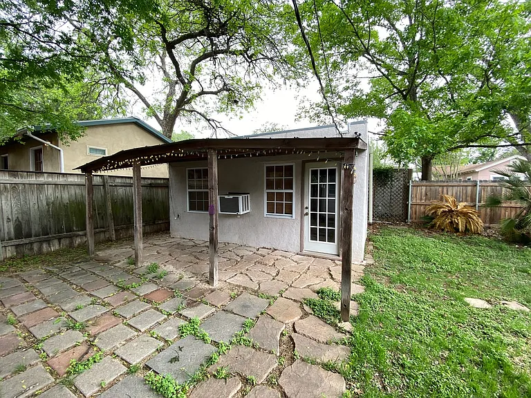 1030 Cole Ave — Photo 23