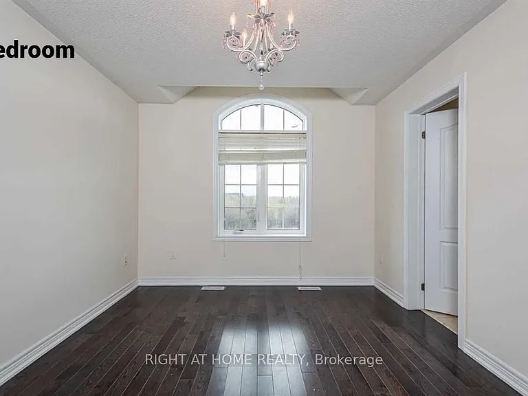 22 Vanwood Cres — Photo 10