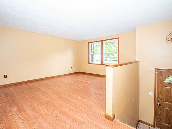 3rd image of 1880 Penny Ln