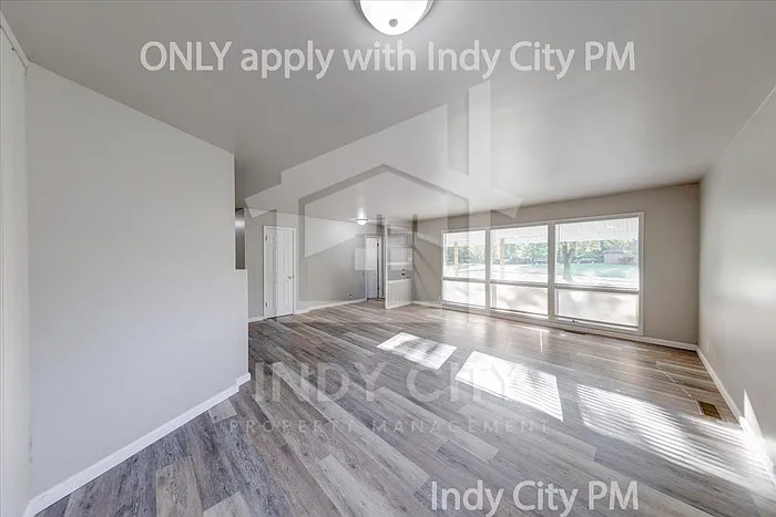 3118 N Richardt Ave — Photo 5