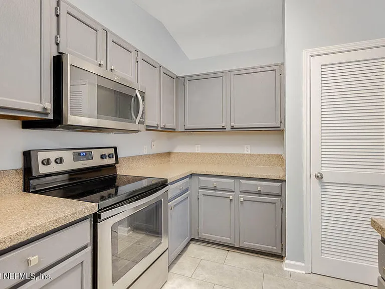3811 Autumn Leaf Ct — Photo 8