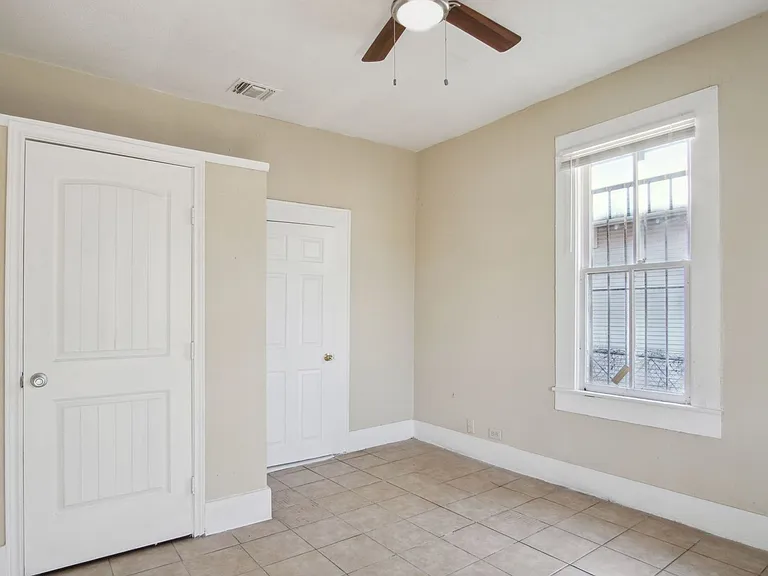 1518 Burnet St — Photo 16