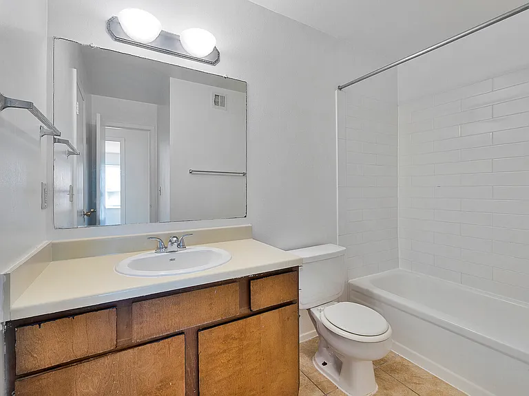 Brookhollow Apartments — Photo 27