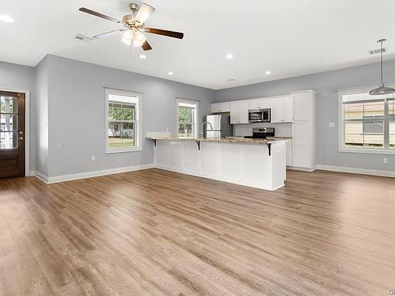 4th image of 4209 Alma Ln