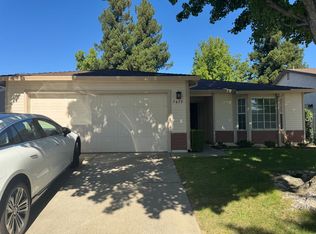 7415 Sunborough Ln, Sacramento, CA 95828