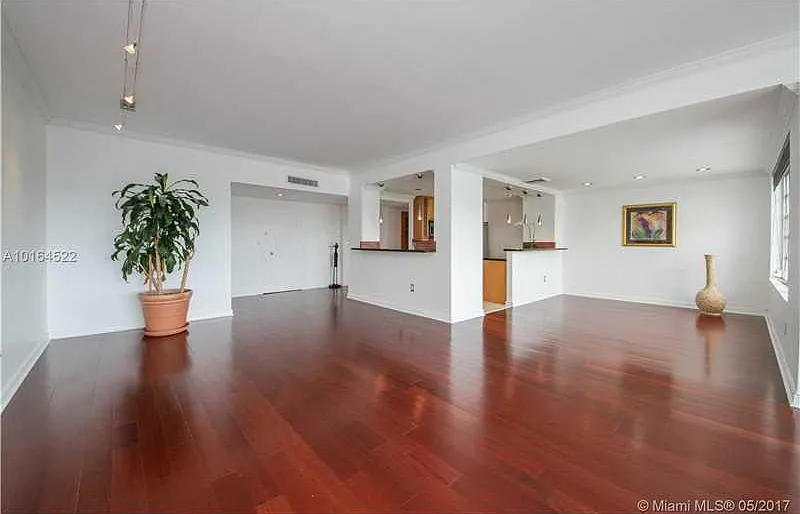 9100 W Bay Harbor Dr — Photo 3