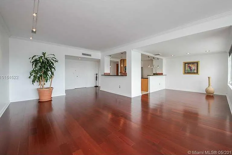 W Bay Harbor Dr — Photo 3
