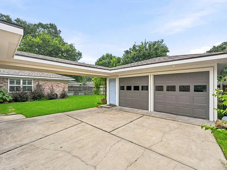 6131 Yarwell Dr — Photo 44