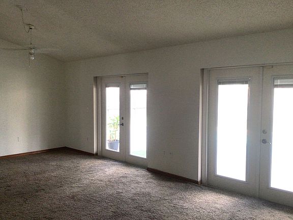5th image of 2661 Oak Run Blvd