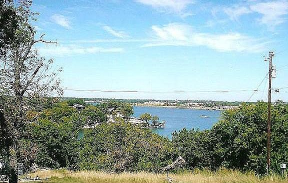 3rd image of 411 Rock Harbor Dr