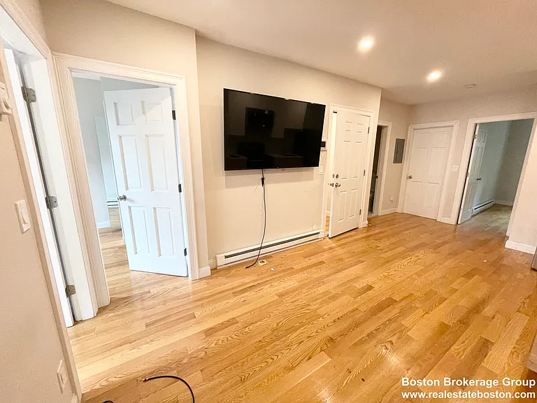 7 Warwick St #2 — Photo 4