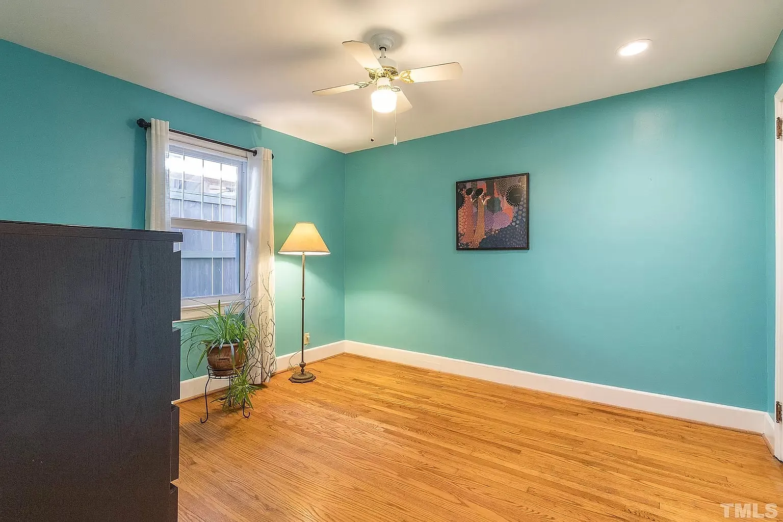 3 bed, 1.5 bath, 1650 sqft, $2,700 — Photo 3