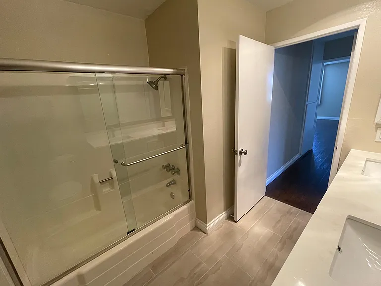 Bathroom #2 bath tub
