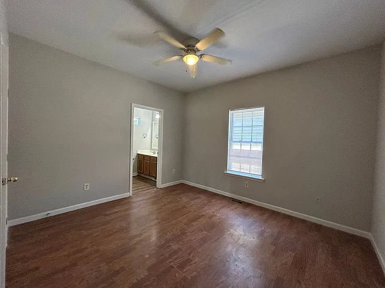 433 Evans St — Photo 9