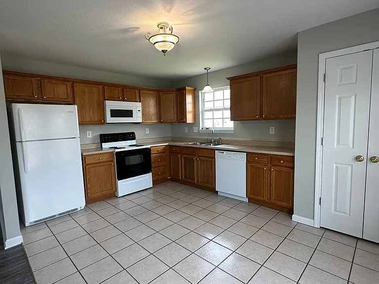 3749 Ellison Dr — Photo 3