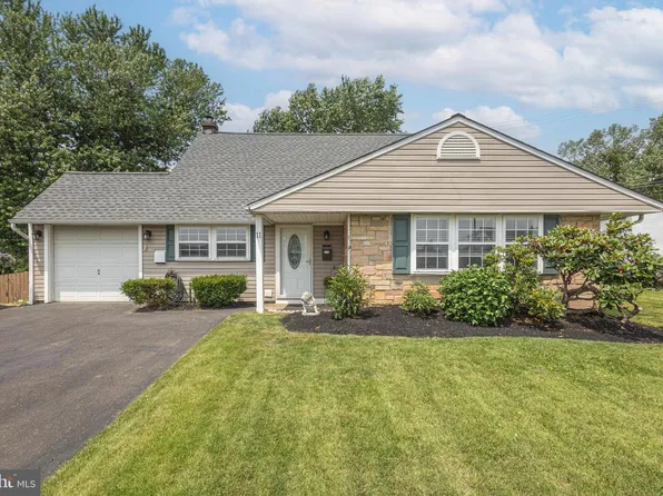 11 High Rd, Levittown, PA 19056