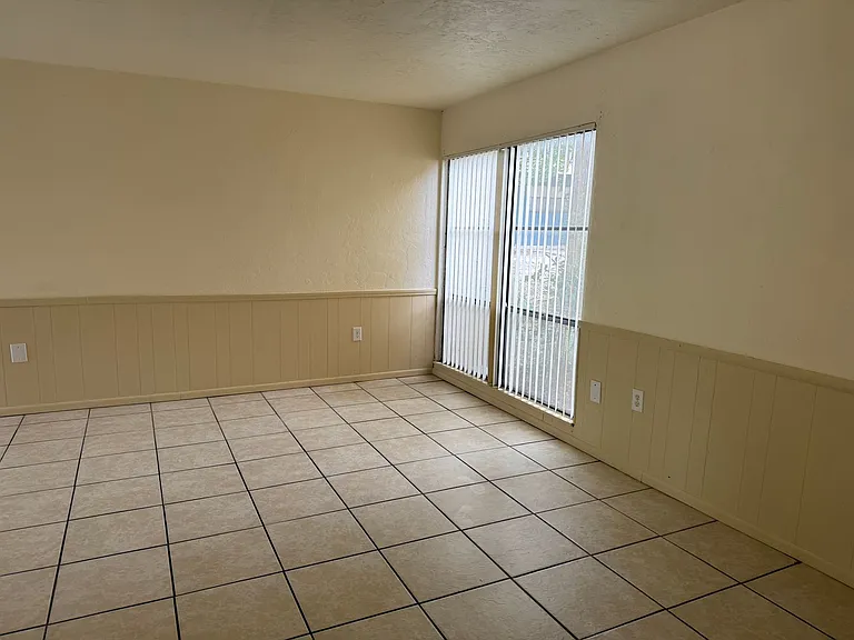 2811 SW Archer Rd #M111 — Photo 8