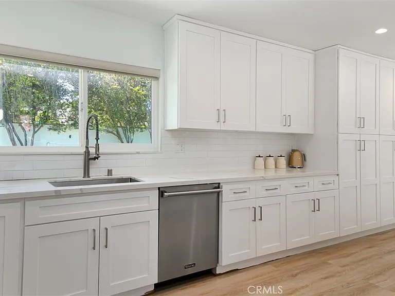 22841 Calvert St — Photo 20