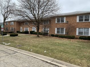 152 Walton St APT 1A, Barrington, IL 60010