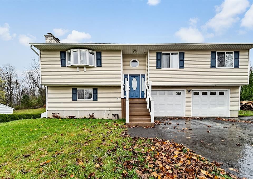 1st image of 19 Rebecca Dr