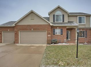 2301 Ironwood Cir, Champaign, IL 61822