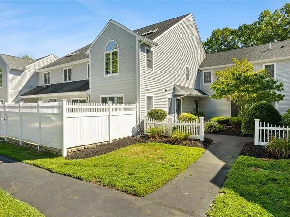 125 Highland St APT 306, Taunton, MA 02780
