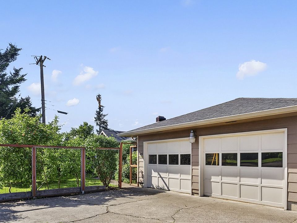 1st image of 114 Hayden Bridge Way