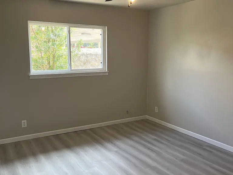 8600 Edgemere Blvd — Photo 2