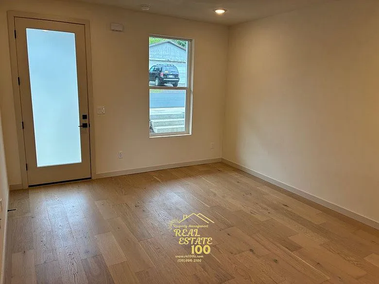 305 Southeast Jetty Avenue - C — Photo 2