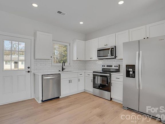 5th image of 1214 Pearl St
