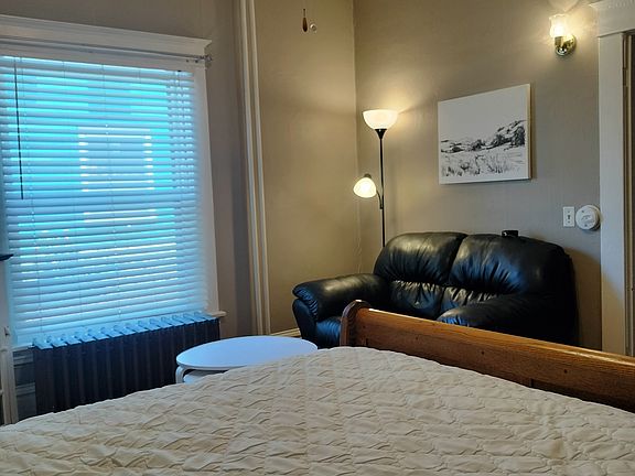 5th image of 731 Kimbark St #2