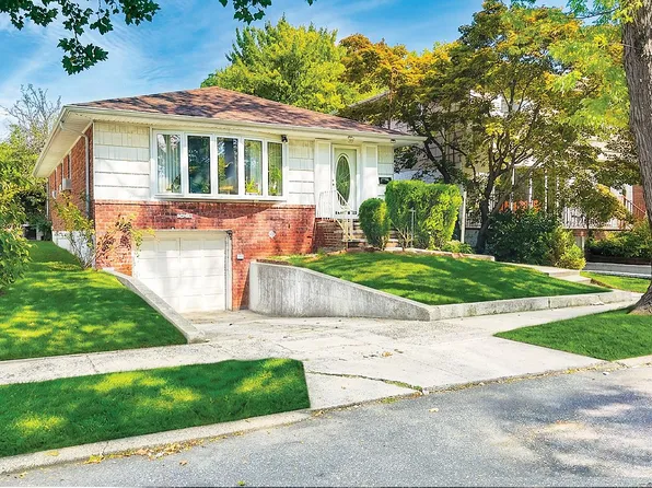 262-15 57th Ave, Flushing, NY 11362